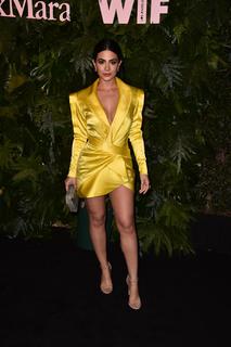 Emeraude Toubia feet photo thumbnail