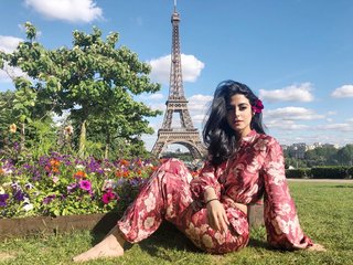 Emeraude Toubia feet photo thumbnail