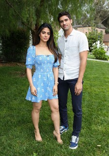 Emeraude Toubia feet photo thumbnail
