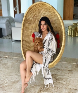 Emeraude Toubia feet photo thumbnail