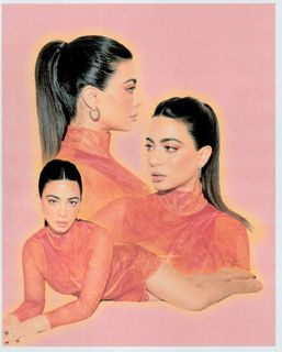 Emeraude Toubia feet photo thumbnail