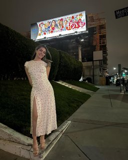 Emeraude Toubia feet photo thumbnail