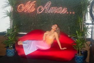 Emeraude Toubia feet photo thumbnail