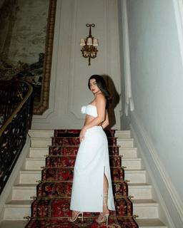 Emeraude Toubia feet photo thumbnail