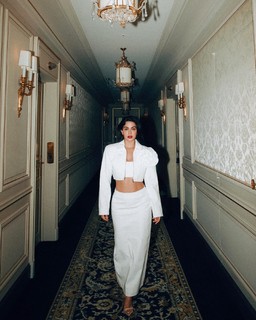 Emeraude Toubia feet photo thumbnail