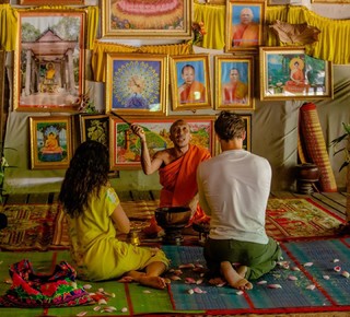 Emeraude Toubia feet photo thumbnail