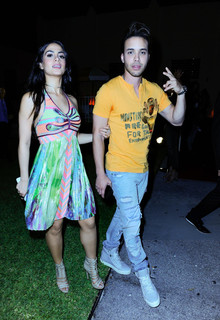 Emeraude Toubia feet photo thumbnail