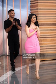 Emeraude Toubia feet photo thumbnail