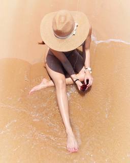 Emi Wong feet photo 5