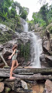Emi Wong feet photo 5