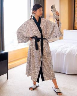 Emi Wong feet photo 8