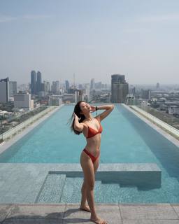 Emi Wong feet photo 2
