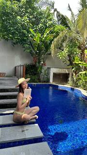 Emi Wong feet photo 7