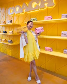 Emi Wong feet photo 3