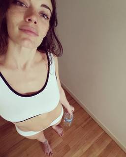 Emilia Attías feet photo 3