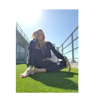 Emilia Attías feet photo 6