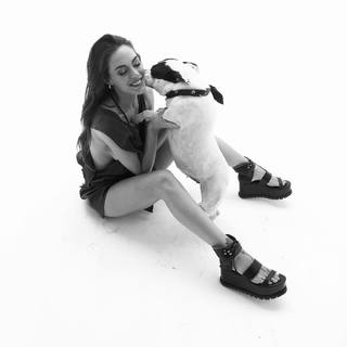 Emilia Attías feet photo 8