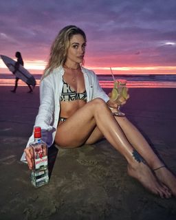Emilia Attías feet photo 10