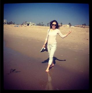 Emilia Clarke feet photo thumbnail