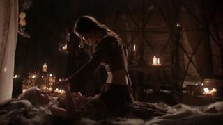 Emilia Clarke feet photo thumbnail