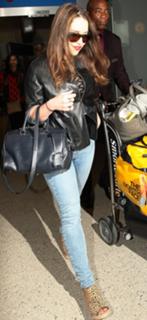 Emilia Clarke feet photo thumbnail