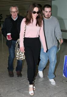 Emilia Clarke feet photo thumbnail