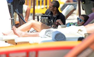 Emilia Clarke feet photo thumbnail