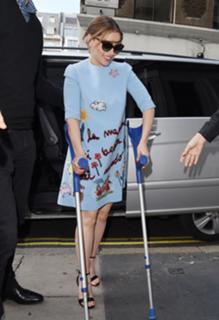 Emilia Clarke feet photo thumbnail