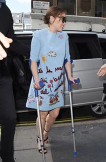Emilia Clarke feet photo thumbnail