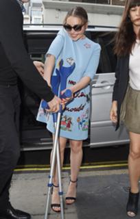 Emilia Clarke feet photo thumbnail