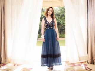 Emilia Clarke feet photo thumbnail