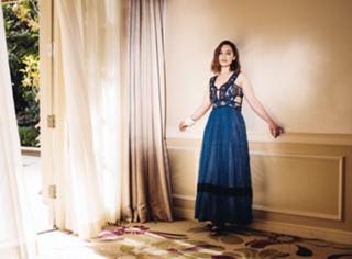 Emilia Clarke feet photo thumbnail