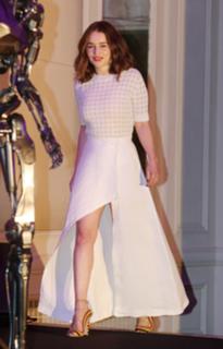 Emilia Clarke feet photo thumbnail
