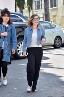 Emilia Clarke feet photo thumbnail