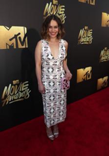Emilia Clarke feet photo thumbnail