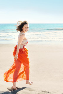 Emilia Clarke feet photo thumbnail