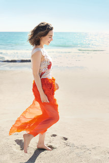 Emilia Clarke feet photo thumbnail