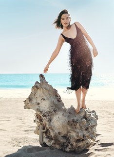 Emilia Clarke feet photo thumbnail