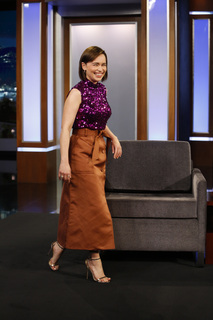 Emilia Clarke feet photo thumbnail