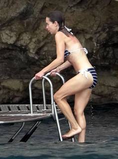 Emilia Clarke feet photo thumbnail