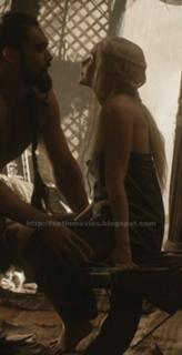 Emilia Clarke feet photo thumbnail