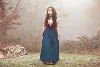 Emilia Clarke feet photo thumbnail