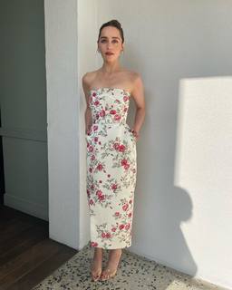 Emilia Clarke feet photo thumbnail