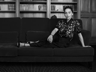 Emilia Clarke feet photo thumbnail