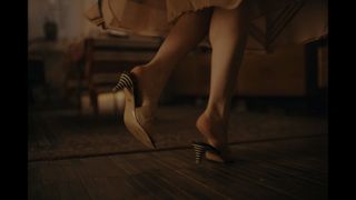 Emilia Clarke feet photo 6