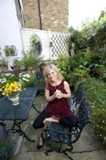Emilia Fox feet photo thumbnail