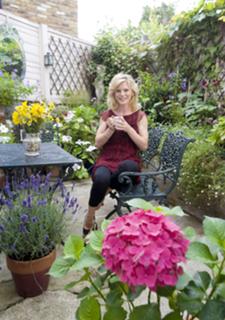 Emilia Fox feet photo thumbnail