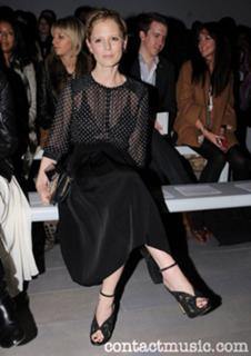 Emilia Fox feet photo thumbnail