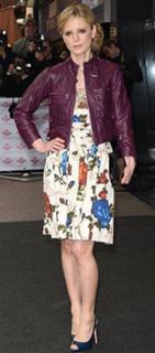 Emilia Fox feet photo thumbnail