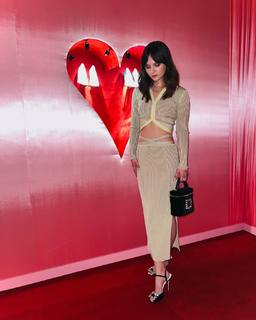 Emilia Jones feet photo thumbnail